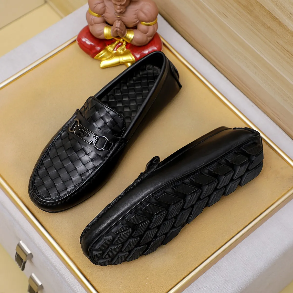 Men's shoes 💰360 [BV] 👟👟 Italian luxury brand Made with imported cowhide technology to highlight high-end men's taste of light luxury life [color] [color] Masters with ten years of manual experience create classic weaving 🌴 The inner top layer 🐷 lining 💯😘 The top quality inherits the brand craftsmanship! Black, size 38-45…
